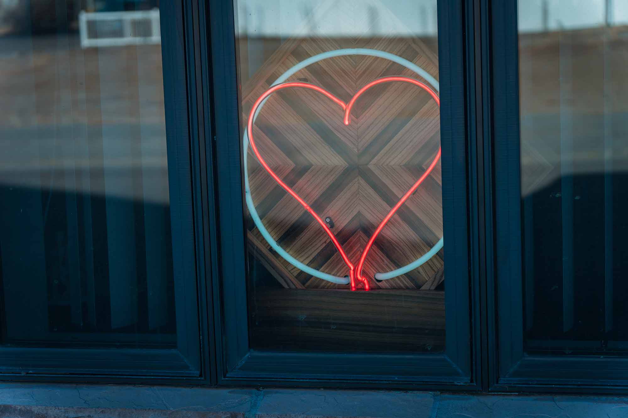 Neon Heart sign